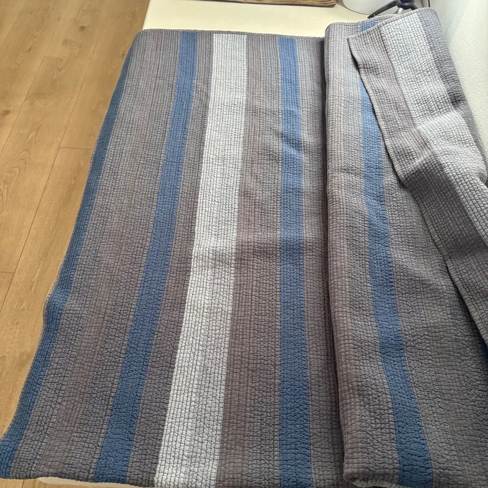 Restoration Hardware Baby & Child Striped Cotton Quilt Blu Grey 70x86 Revresible
